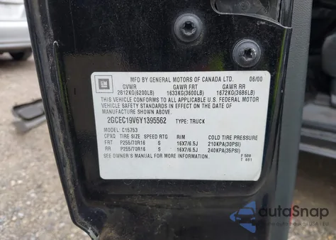 2000 Chevrolet Silverado 1500 Ls z USA, uszkodzony, nr VIN 2GCEC19V6Y1395562